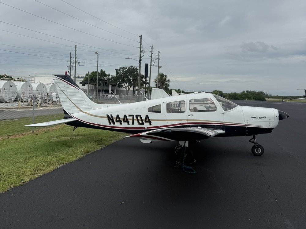 N44704, a Piper PA-28-161, side view on the ramp