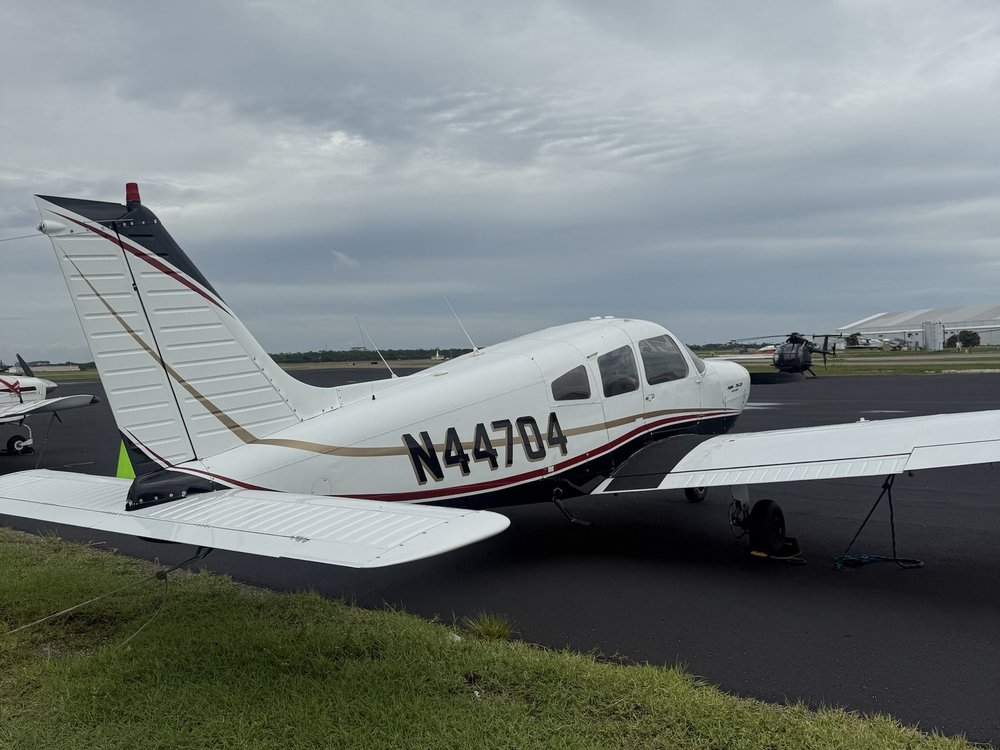 N44704 tail and wing detail on the ramp
